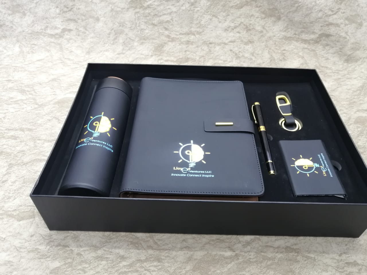 branded-black-corporate-gift-set-3
